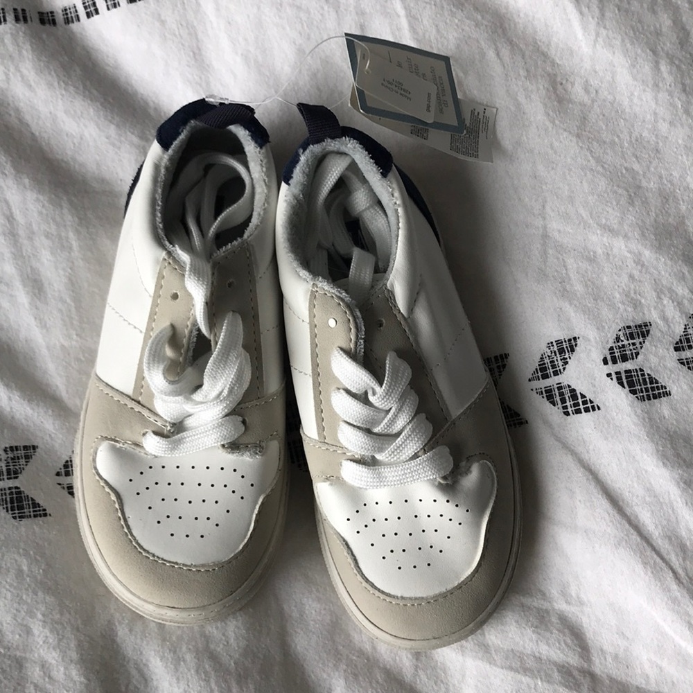 NWT gap shoes